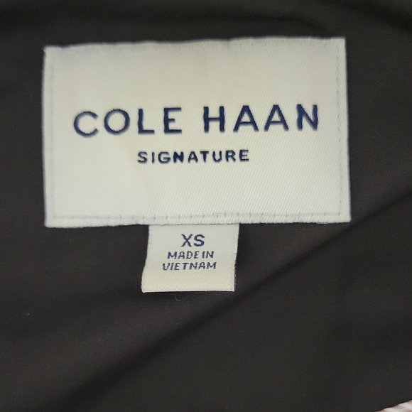 Cole Haan Women's Signature Packable Hooded Rain Jacket - Picture 5 of 6